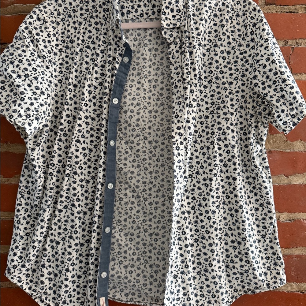 Original Penguin Short-Sleeve Button-Down Shirt in White and Navy Floral